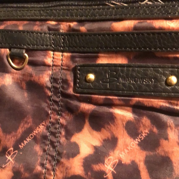 Black leather B. Makowsky purse gold tone hardware - Picture 8 of 11